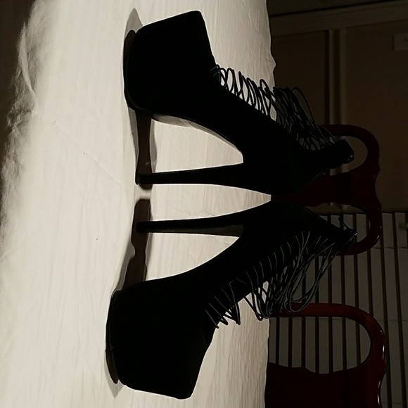 Black heels - Picture 4 of 7